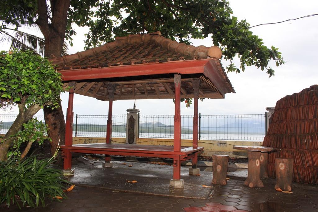Baru Dua Beach Hotel บันยูวังงี ภายนอก รูปภาพ