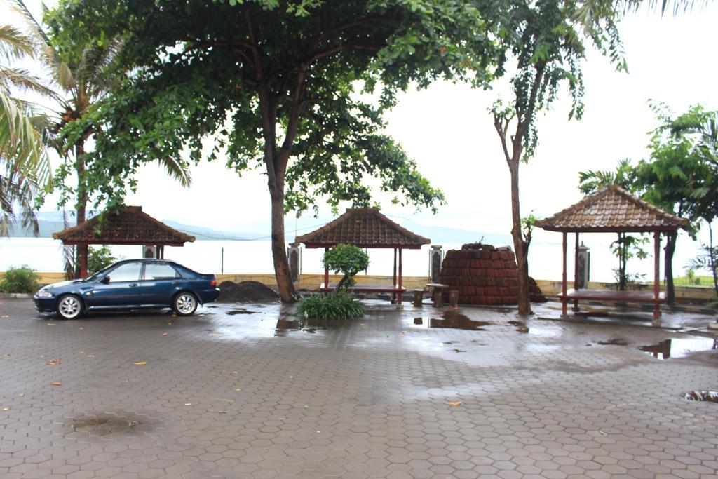 Baru Dua Beach Hotel บันยูวังงี ภายนอก รูปภาพ