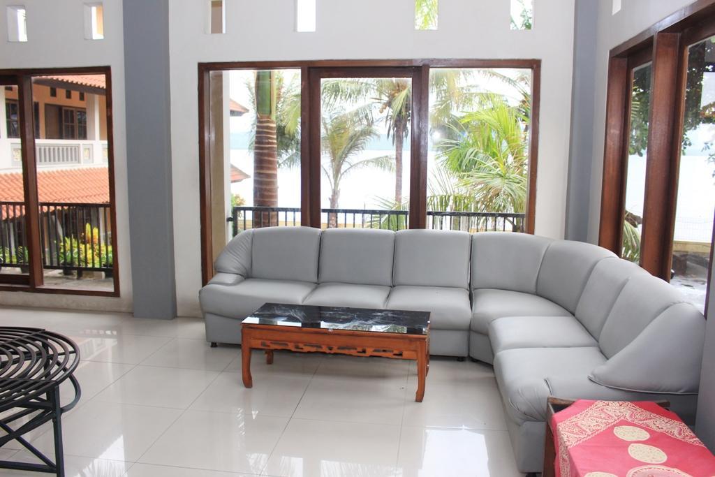 Baru Dua Beach Hotel บันยูวังงี ภายนอก รูปภาพ